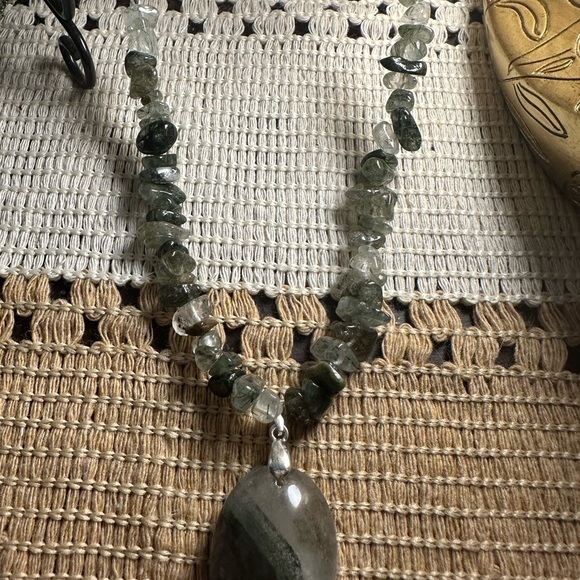 Garden Quartz Oval Pendant with Garden Quartz Chips Beads Faux Leather Necklace - Picture 15 of 16